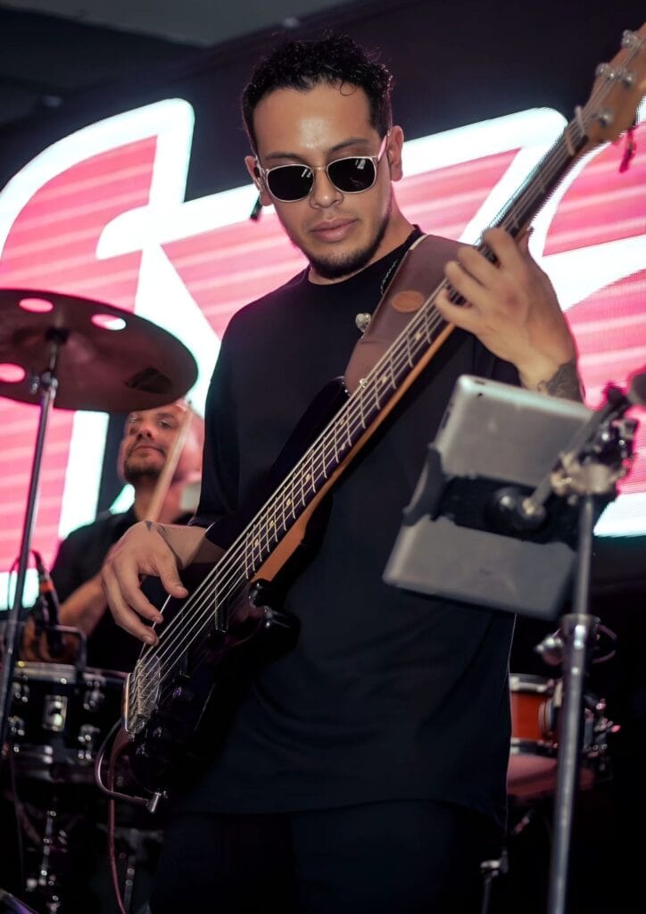 Bass Player 8001369