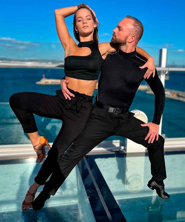 Alexandra & Richard 70008427