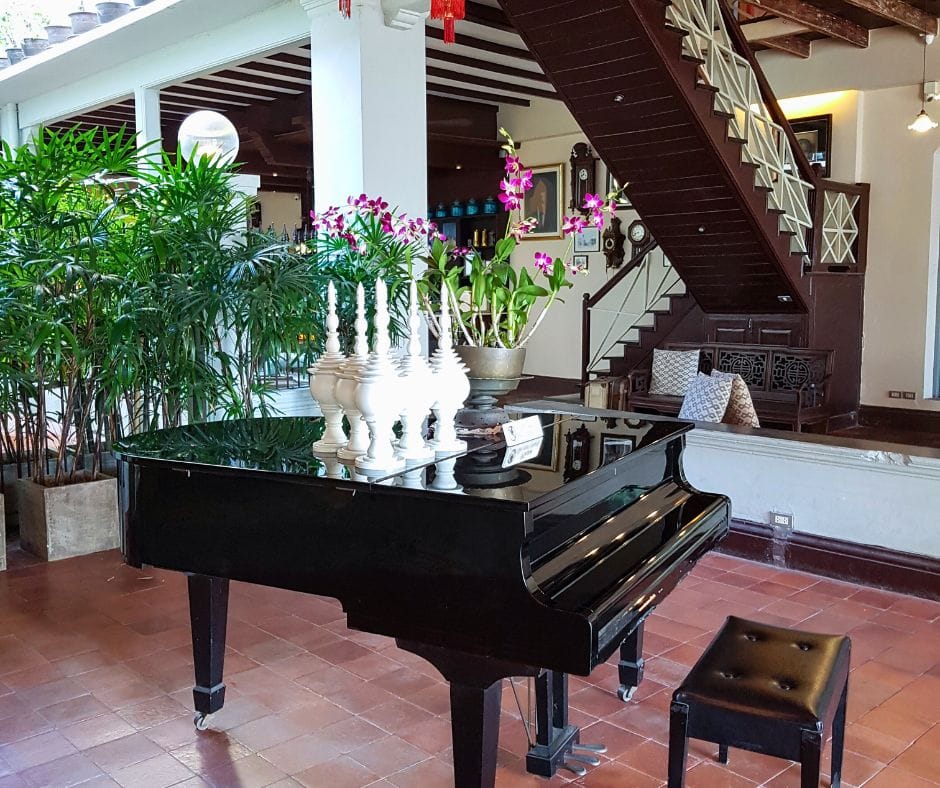 How to Hire a Resident Pianist for a Lobby Bar