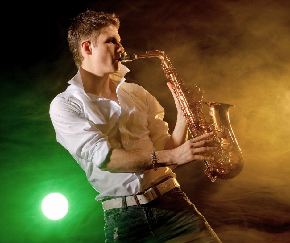 Where to Find Solo Guitarists and Sax Players for Poolside Sets