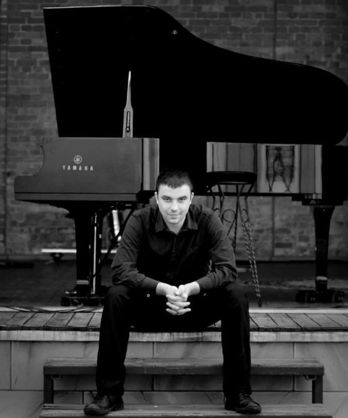 Pianist 8001874