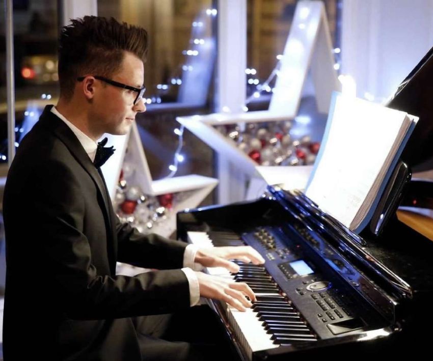 Pianist 8001917