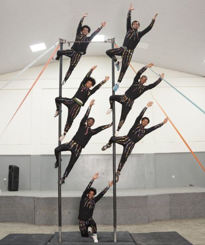 Circus Group 8001988